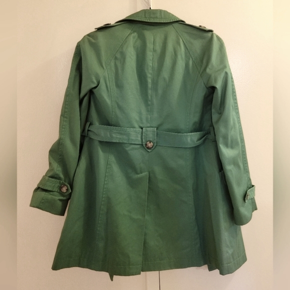 Green Trench coat - Picture 2 of 3